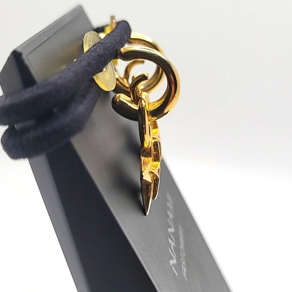 RARE FIND VINTAGE Gold Tone Red 3D Star Earrings - Picture 2 of 4